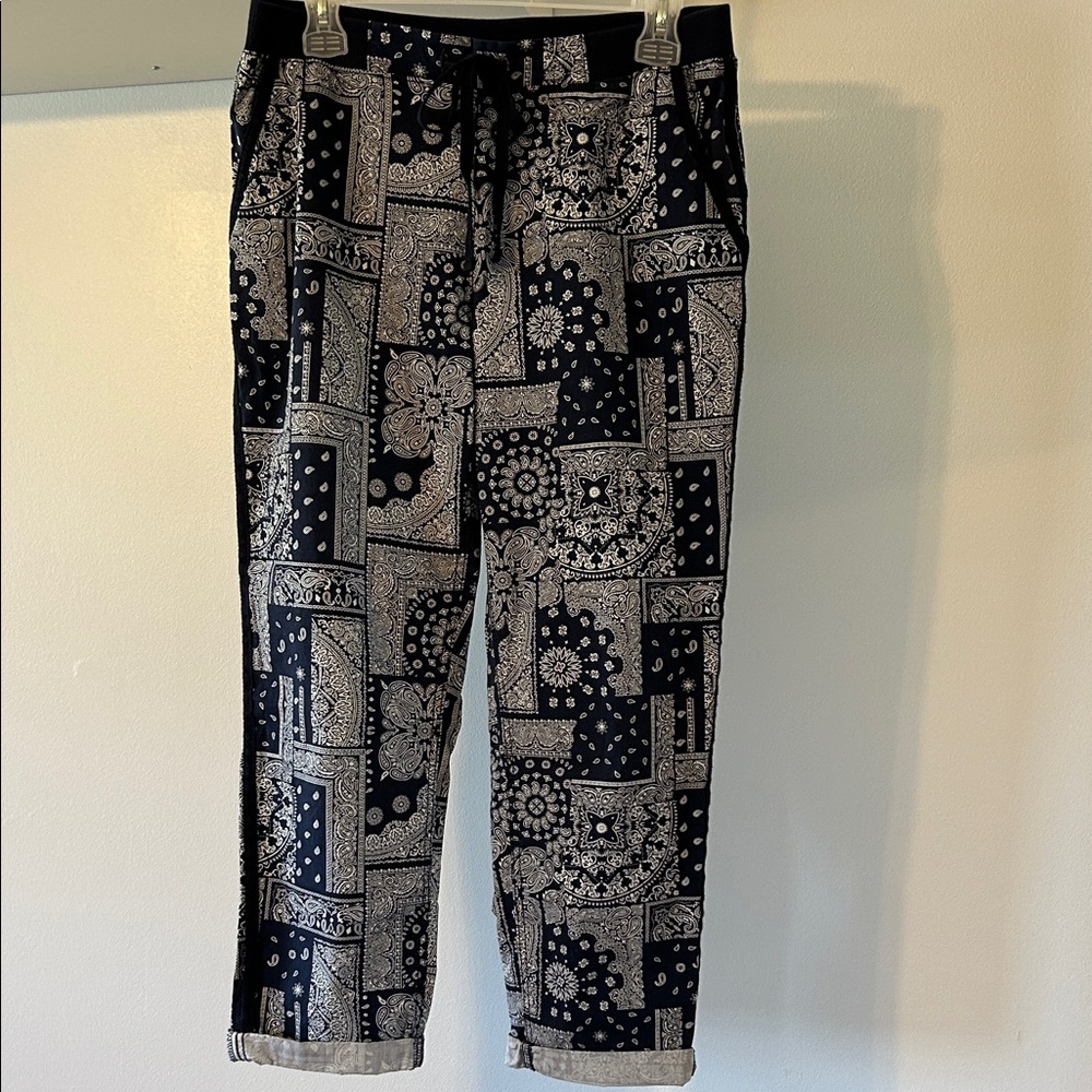 Style & Co. Blue and White Bandana Print Pants with pockets. Size M.